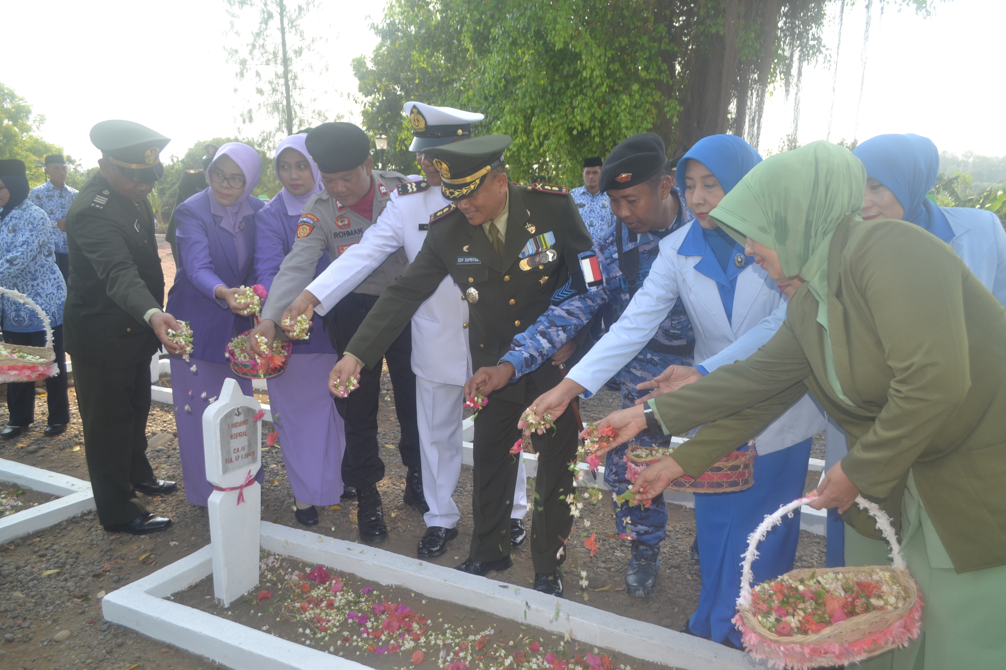 DANDIM 0711/PEMALANG IRUP UPACARA ZIARAH NASIONAL HUT KE-73 TNI TAHUN 2018