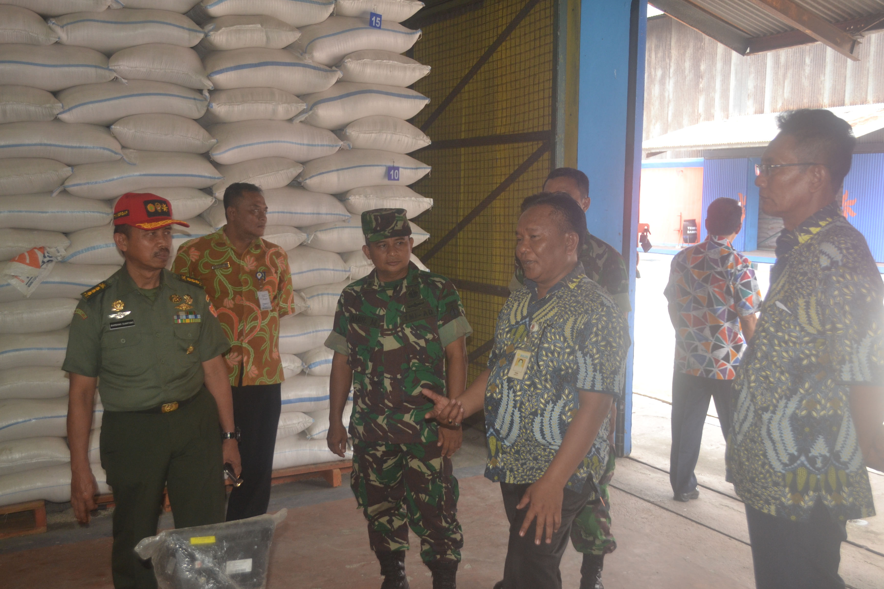 TIM SERGAB MABESAD KUNJUNGI BULOG SUB DIVRE WIL.  PEKALONGAN  DI DESA KEDUNGKELOR KAB. TEGAL