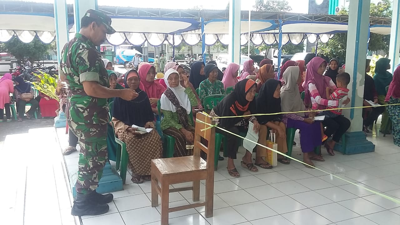 BABINSA KORAMIL 09/BANTARBOLANG MONITOR KEGIATAN  PENDISTRIBUSIAN KARTU KELUARGA SEHAT (KKS)