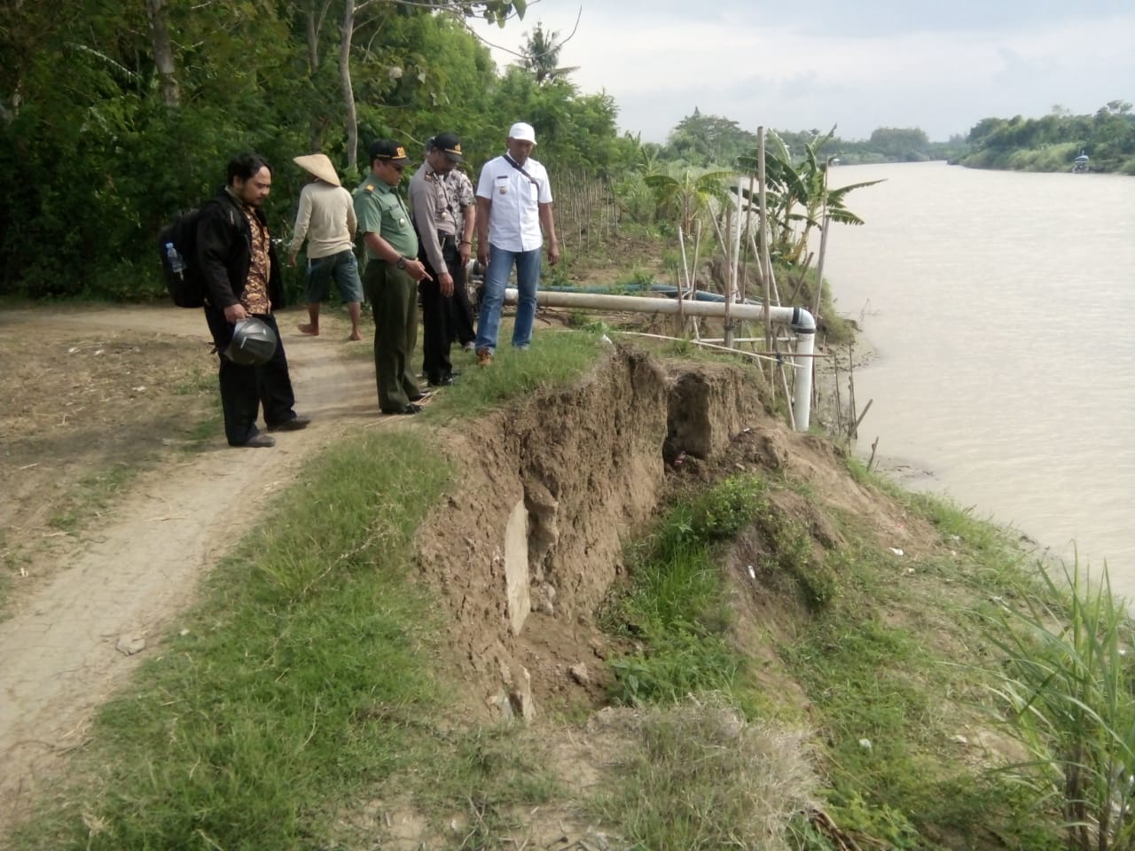 PERTEMUAN STRATEGI ANTISIPASI PENANGGULANGAN BANJIR TINGKAT KECAMATAN ULUJAMI TAHUN 2019