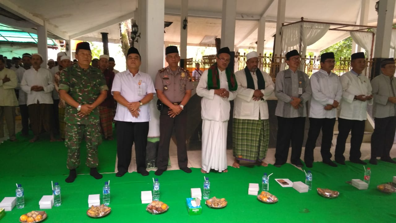 DANRAMIL 02/TAMAN HADIRI KEGIATAN PENGAJIAN KHAUL AKBAR