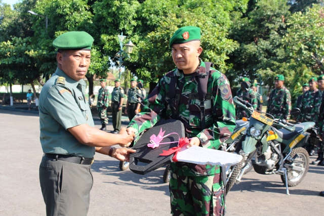 Kasdim Pemalang Serahkan Enam Motor Trail Kawasaki KLX untuk Babinsa