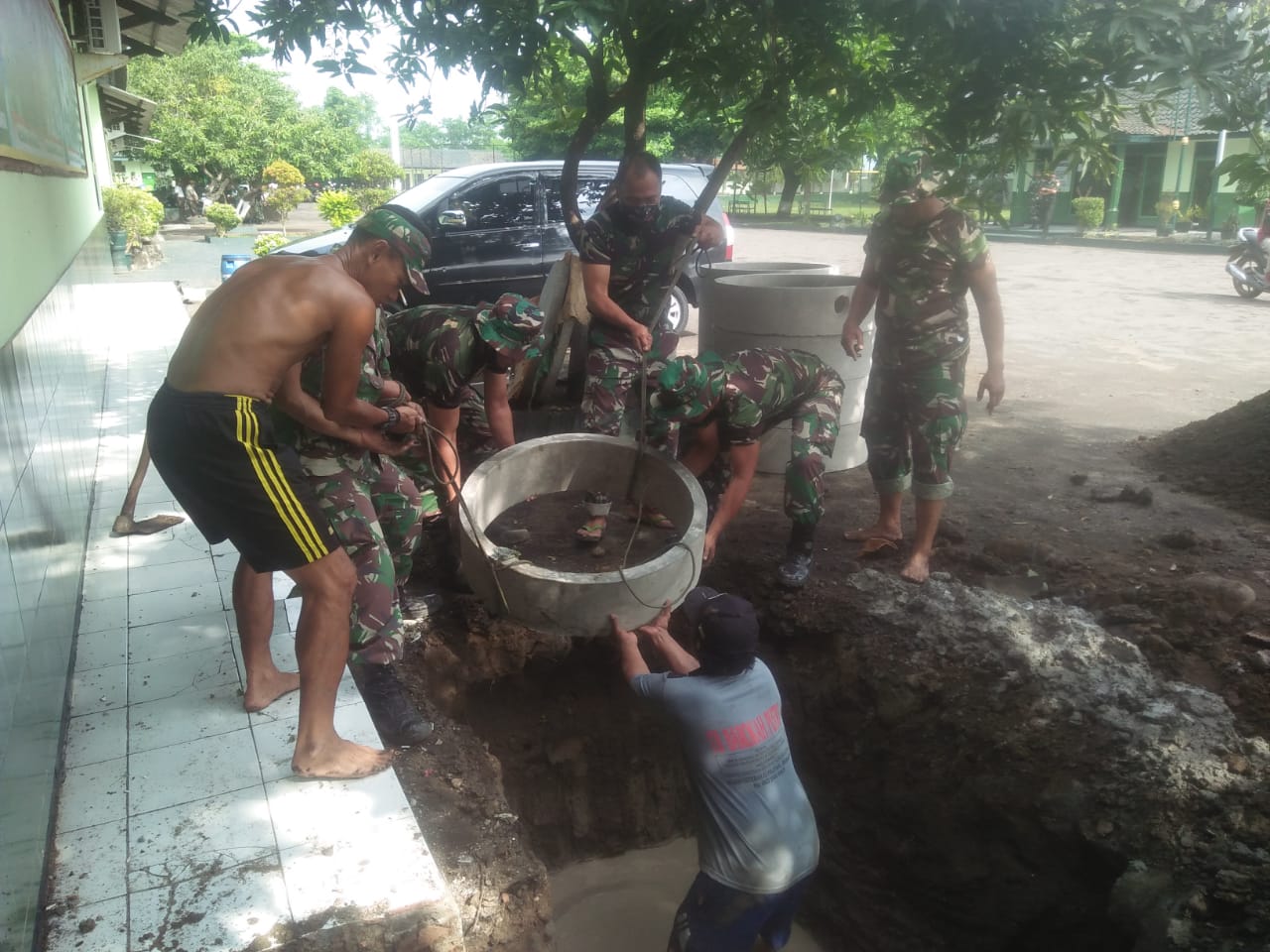 Angota Kodim Pemalang Benah-benah Pangkalan