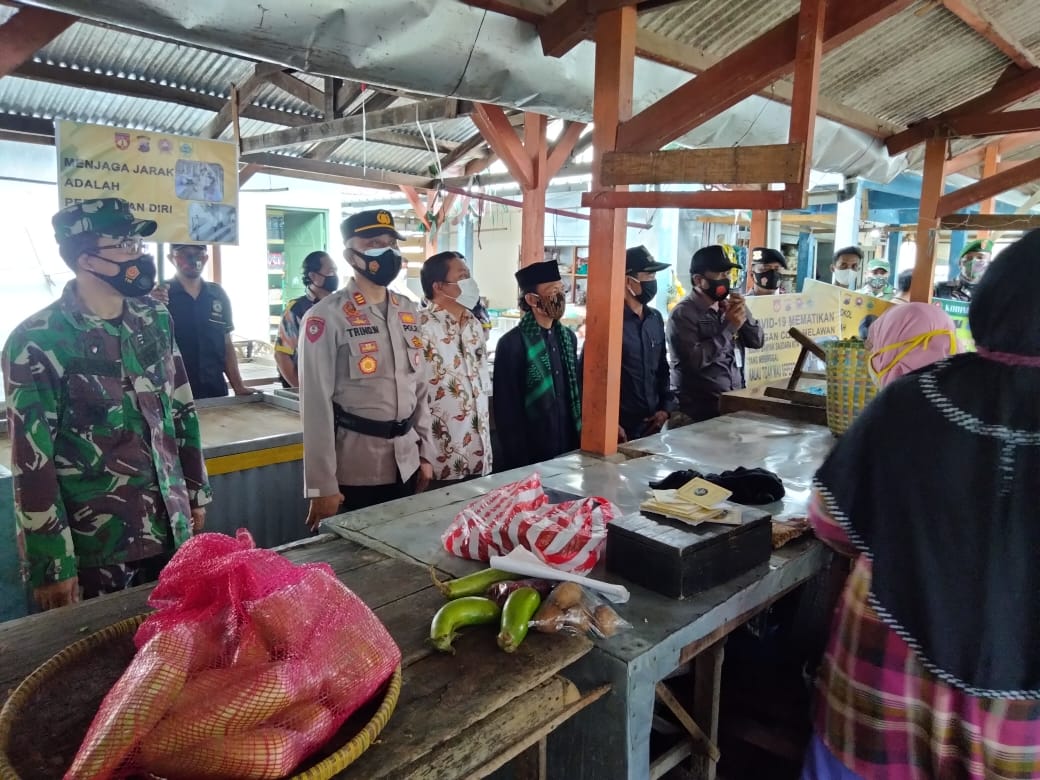 Tegakan Disiplin Prokes di Masa PPKM Koramil Randudongkal dan Muspika Gandeng Tokoh Agama