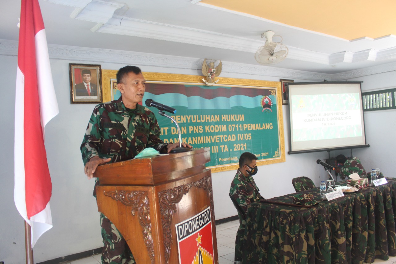 Prajurit, PNS dan Persit Kodim dan Minvetcad Pemalang Menerima Penyuluhan Hukum dari Kumdam IV/Diponegoro