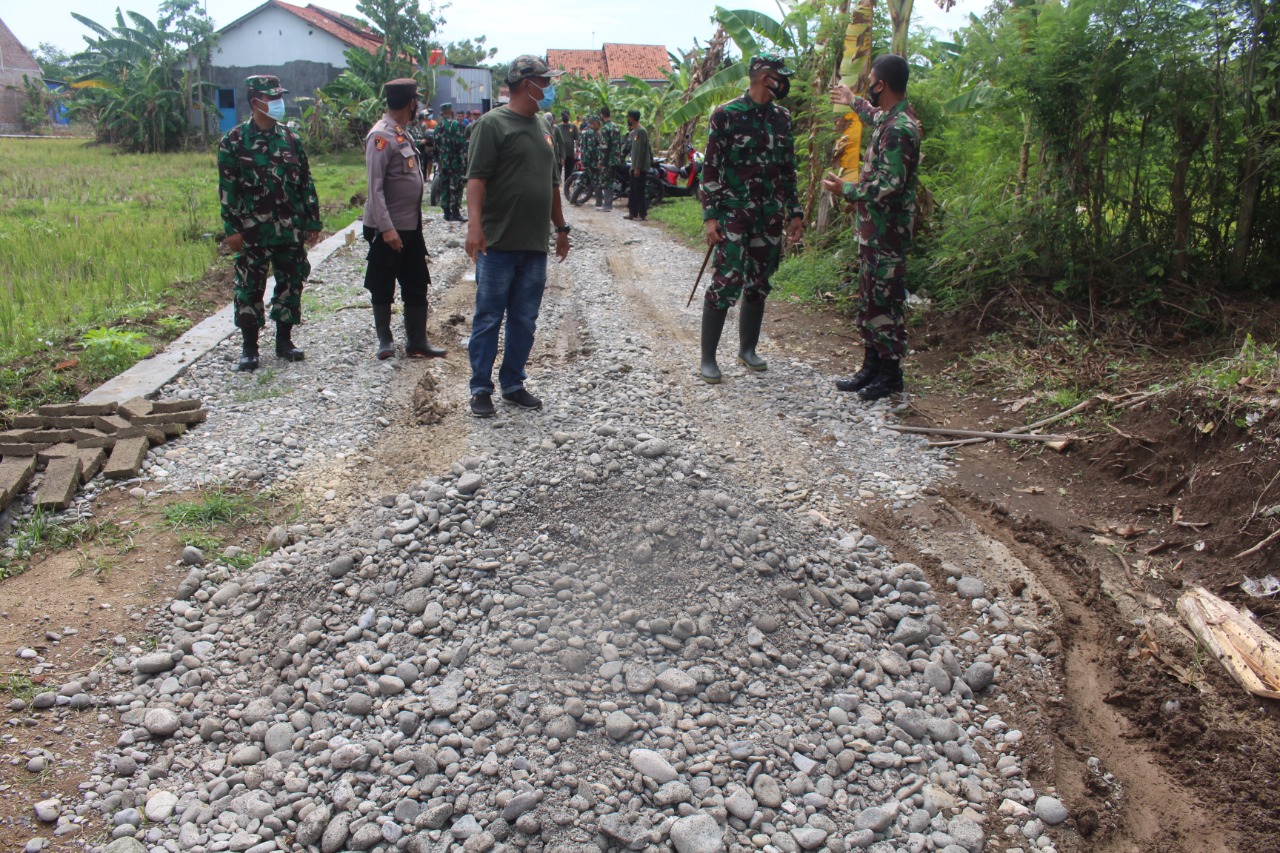 Dandim Pemalang Tinjau Pelaksanaan TMMD Sengkuyung III Tahun 2021 di Desa Samong