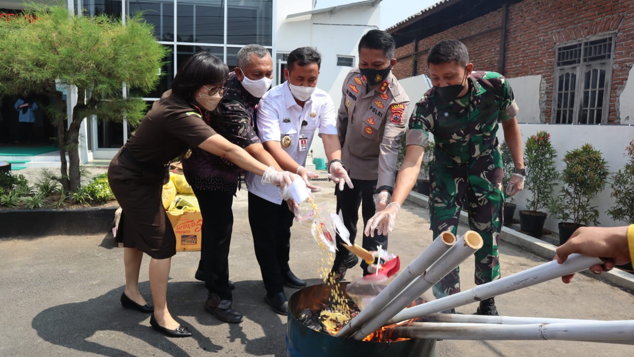 Dandim Pemalang Hadiri Kegiatan Pemusnahan Barang Bukti Kejaksaan Negeri Pemalang