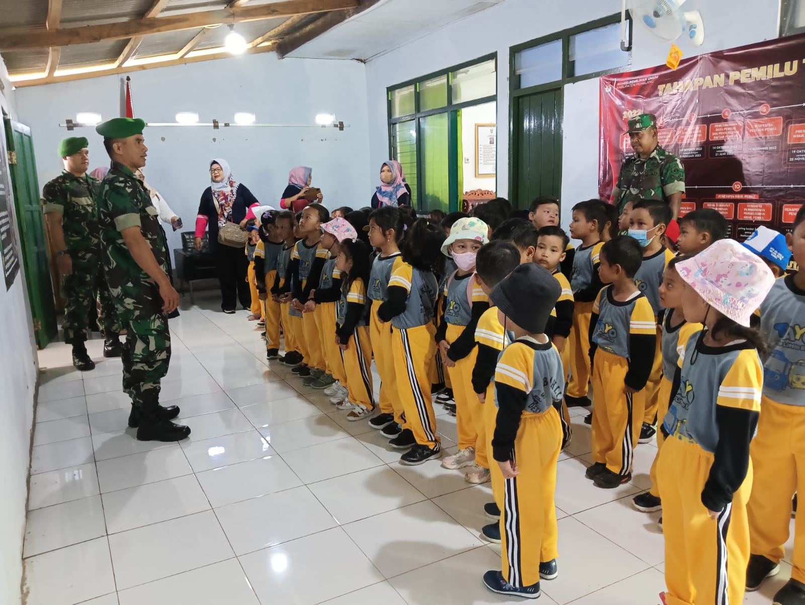 Kunjungan PAUD Dahlia Dan Kelompok Bermain Di Koramil 06/Bodeh