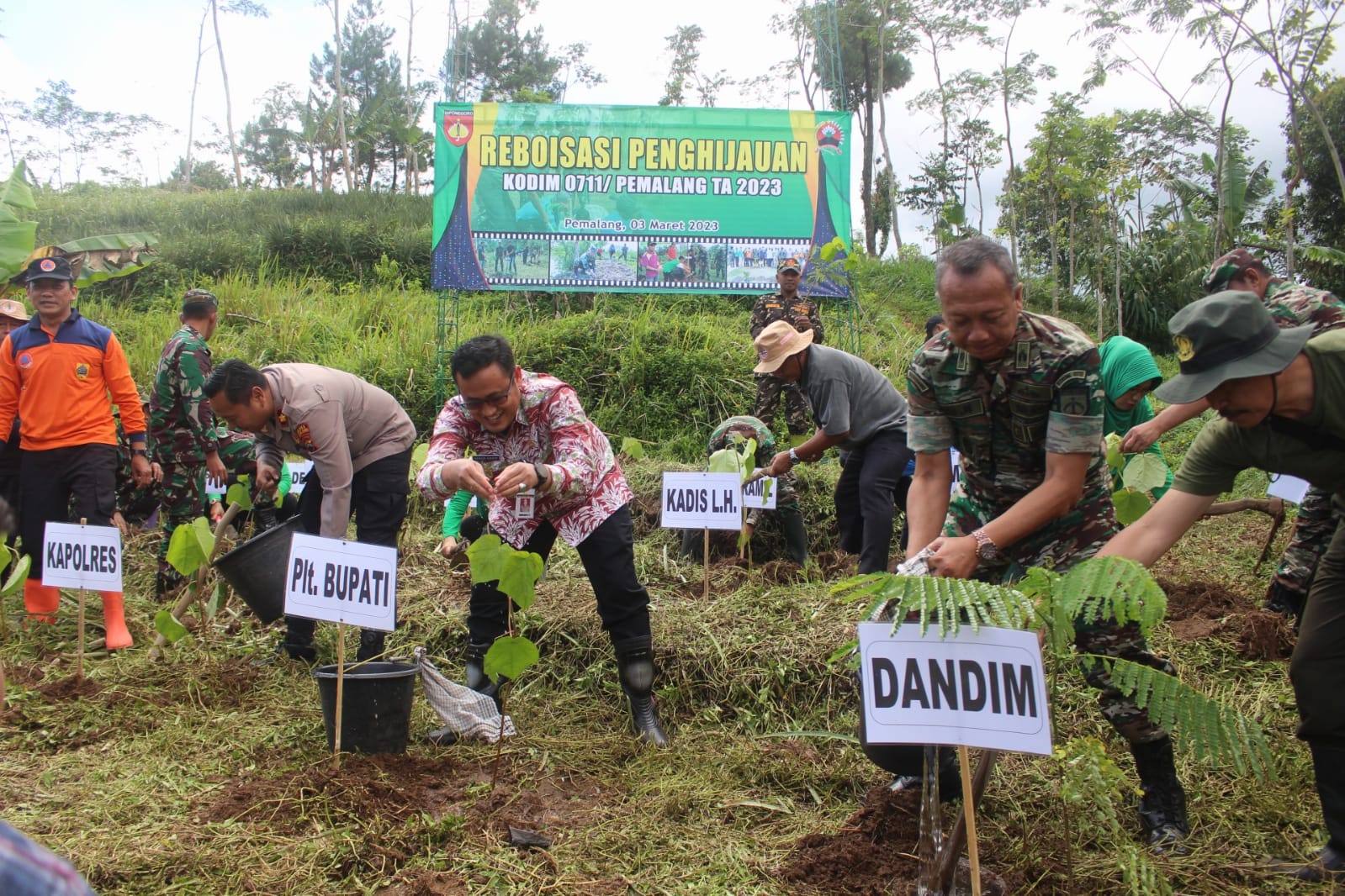 Hijaukan Bukit Mendelem, Kodim Pemalang Tanam 3000 Pohon