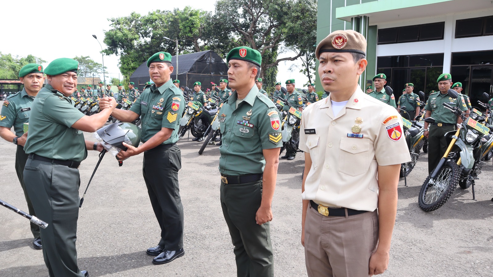 Dandim Pemalang Serahkan 117 Motor Bantuan dari Menhan kepada Babinsa