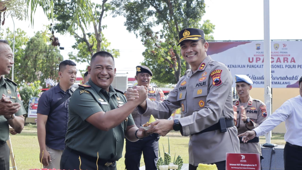 HUT Bhayangkara ke-77 Tahun 2023, Dandim Pemalang Beri Kejutan Kepada Kapolres