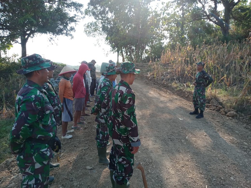 Satgas TMMD Bersama Warga Awali Aktivitas Dengan Apel Pagi