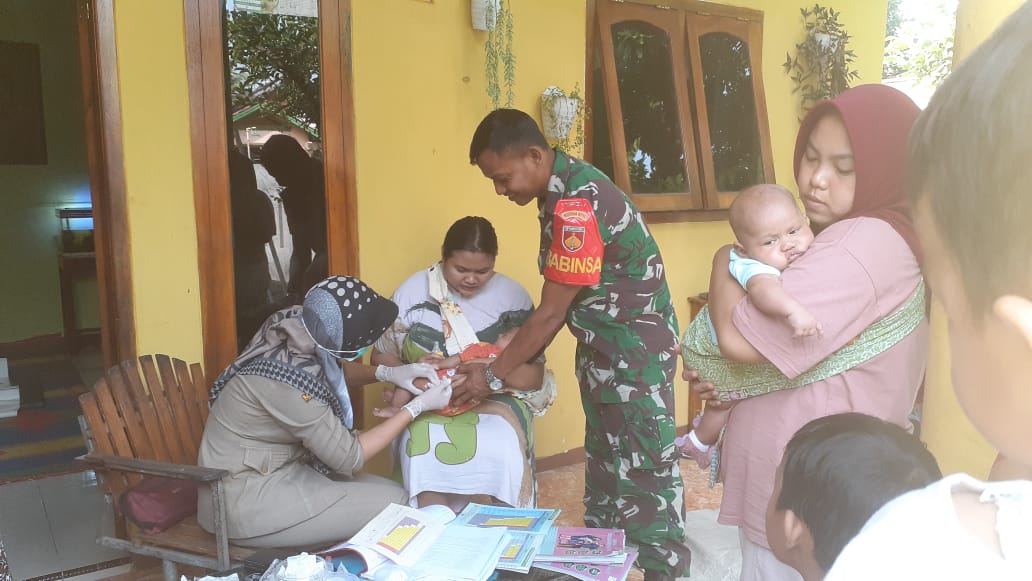 Peran Aktif Babinsa dampingi Posyandu di desa binaan