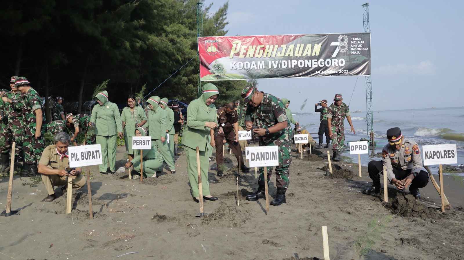 Sambut HUT Kemerdekaan RI ke 78, Kodim Pemalang Gelar Karya Bakti, Penghijauan dan Bakti Sosial