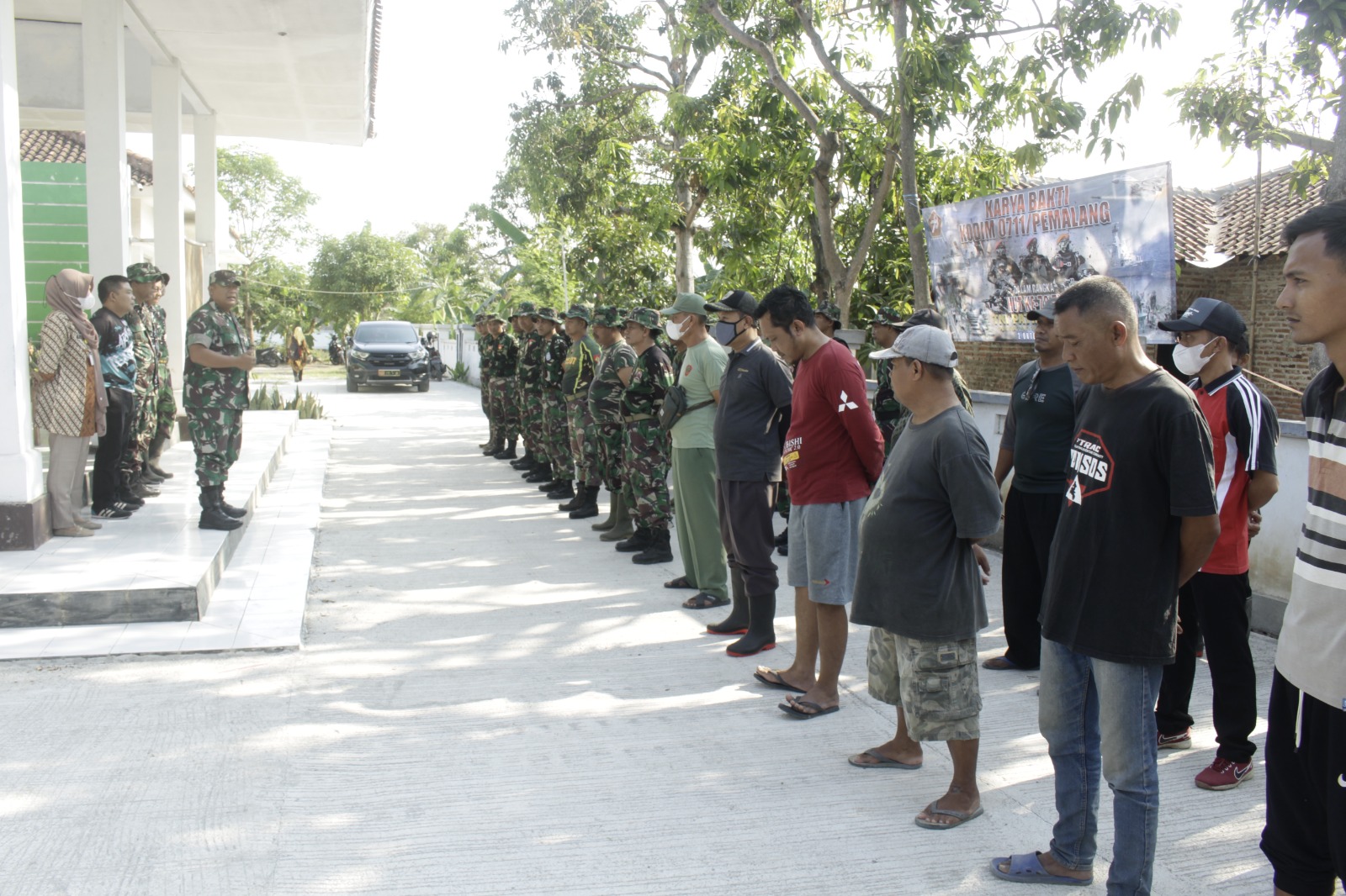 Sambut HUT Ke-78 TNI Tahun 2023, Kodim Pemalang Bersih-bersih Pasar Petarukan