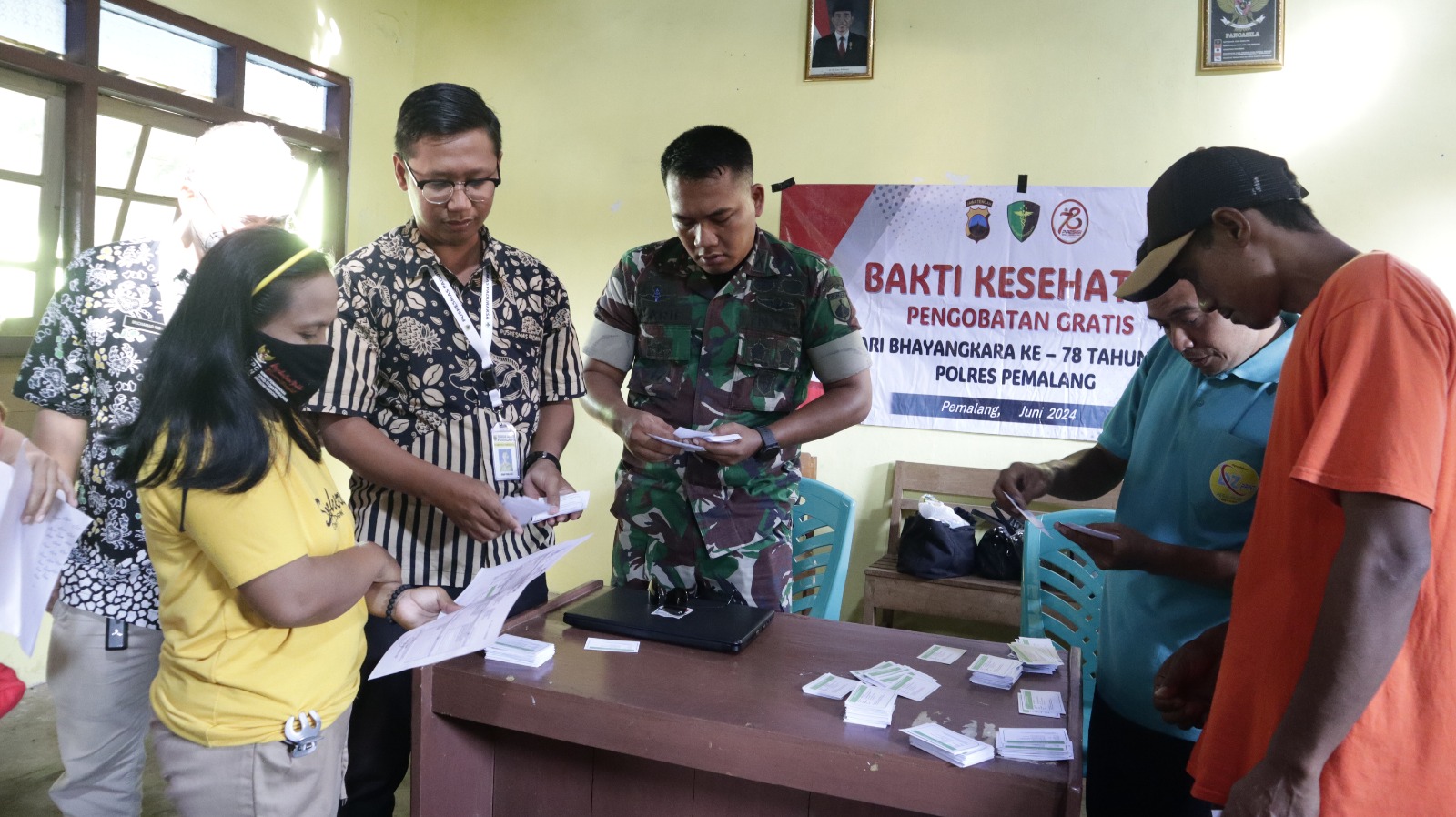 Sinergitas Kodim Pemalang dan Polres Dengan Penghijauan Dalam Rangka Baksos Dan Bin Harkamtibmas