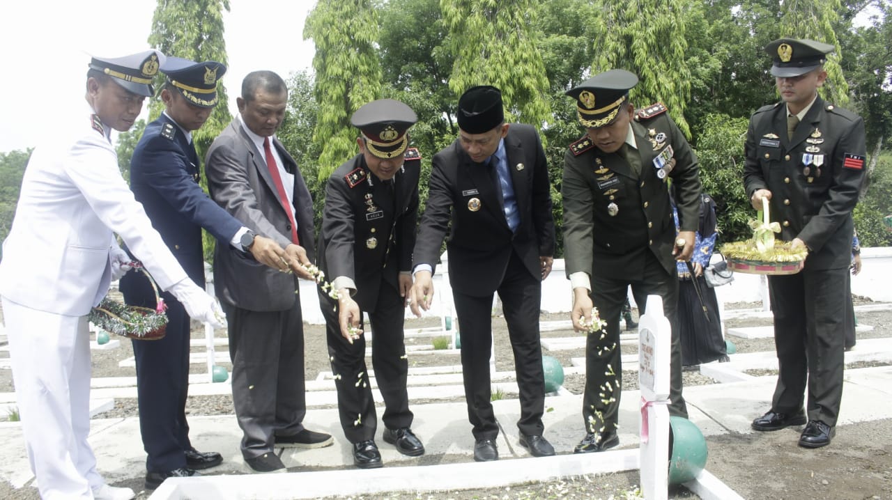 Dandim Pemalang Pimpin Upacara Ziarah Nasional Peringatan Hari Pahlawan tahun 2024