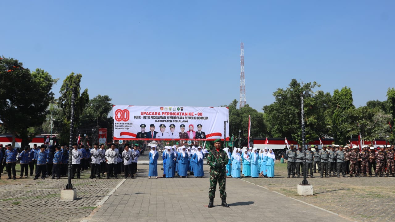 Dandim Pemalang Hadiri Upacara Peringatan Ke-80 Detik-detik Proklamasi Kemerdekaan RI Tahun 2025 di Alun-alun Pemalang