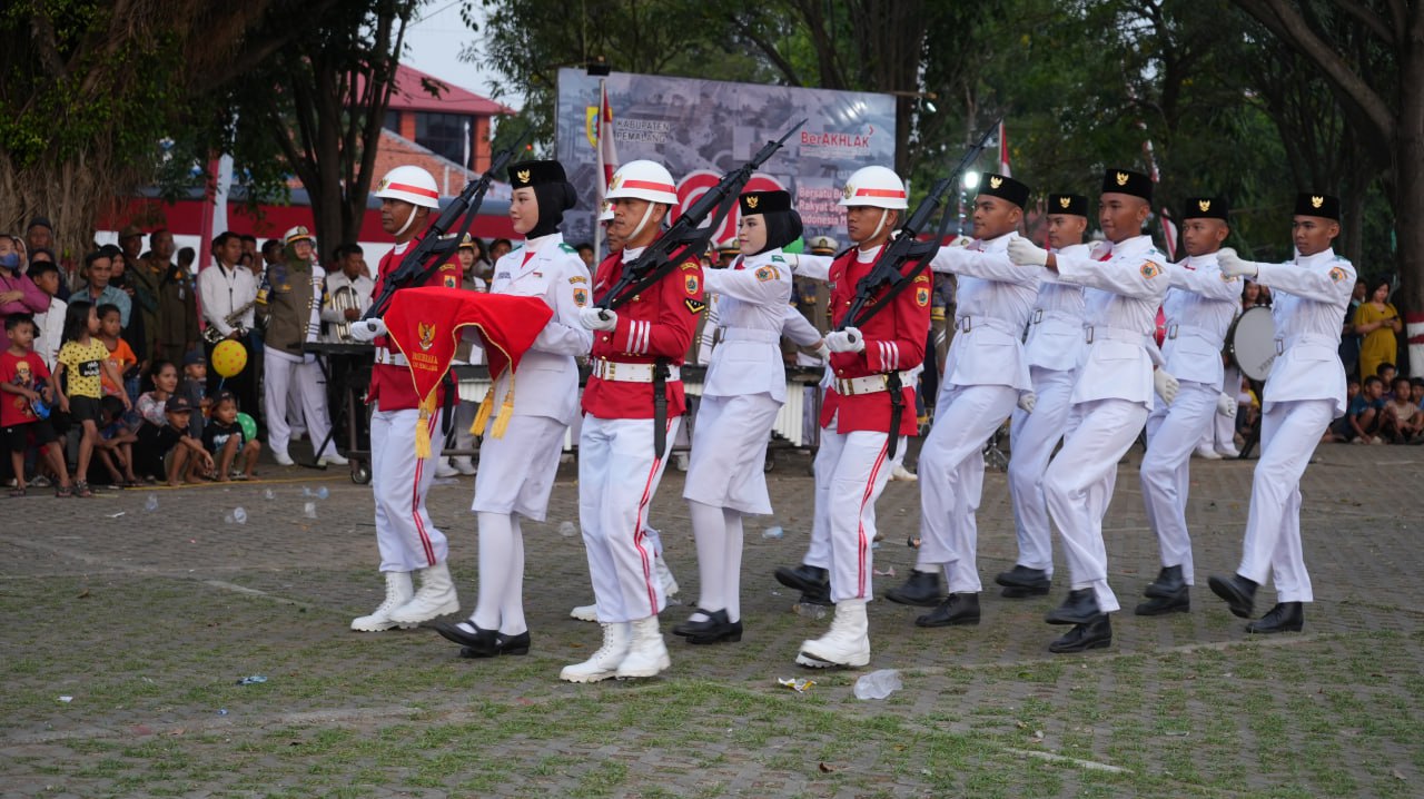 Dandim Pemalang Hadiri Aubade dan Upacara Penurunan Sang Merah Putih Warnai Peringatan HUT ke-80 RI di Kabupaten Pemalang