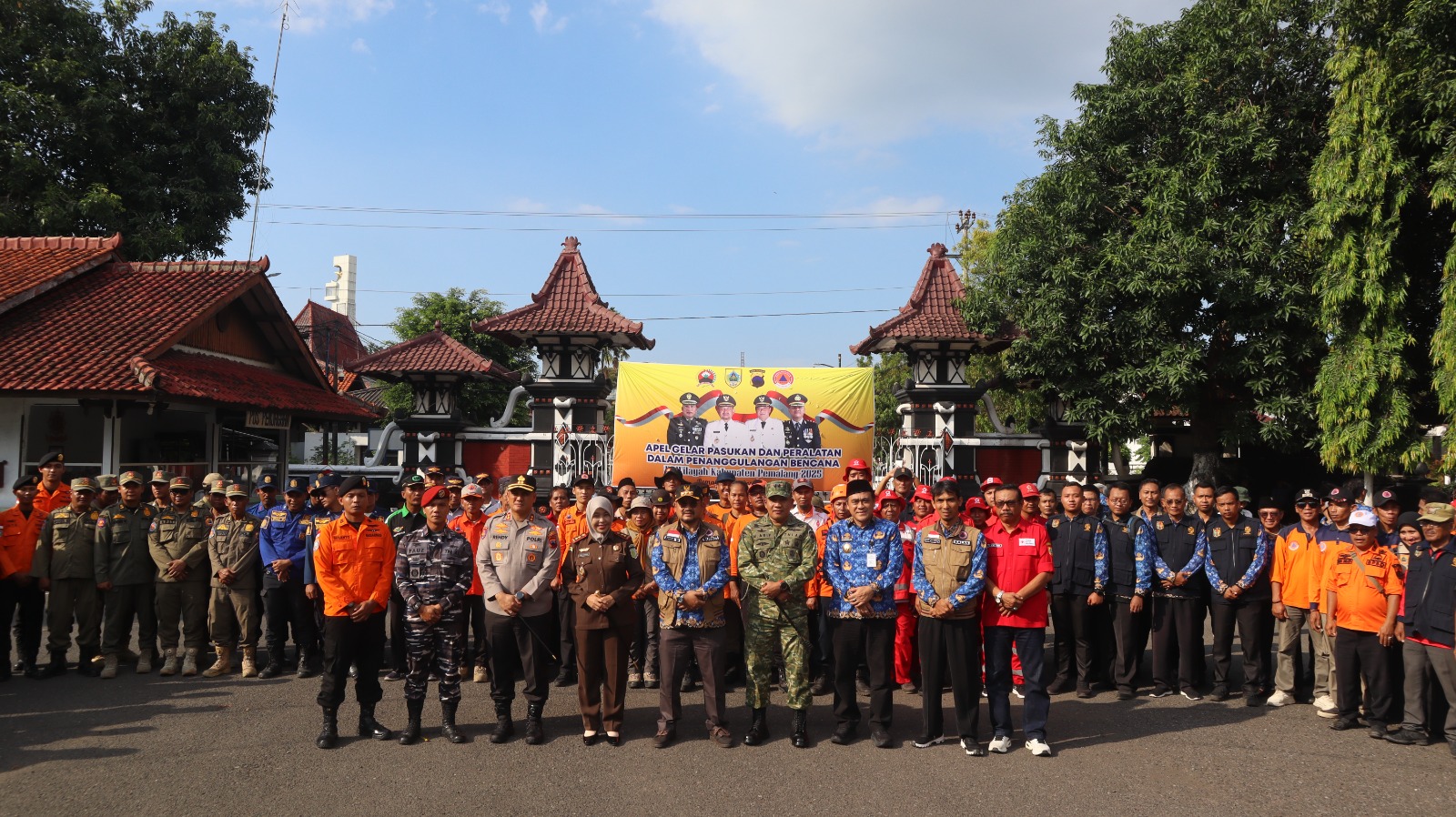 Dandim 0711/Pemalang Bersama Bupati dan Kapolres Pimpin Apel Gelar Pasukan Kesiapsiagaan Bencana Tahun 2025