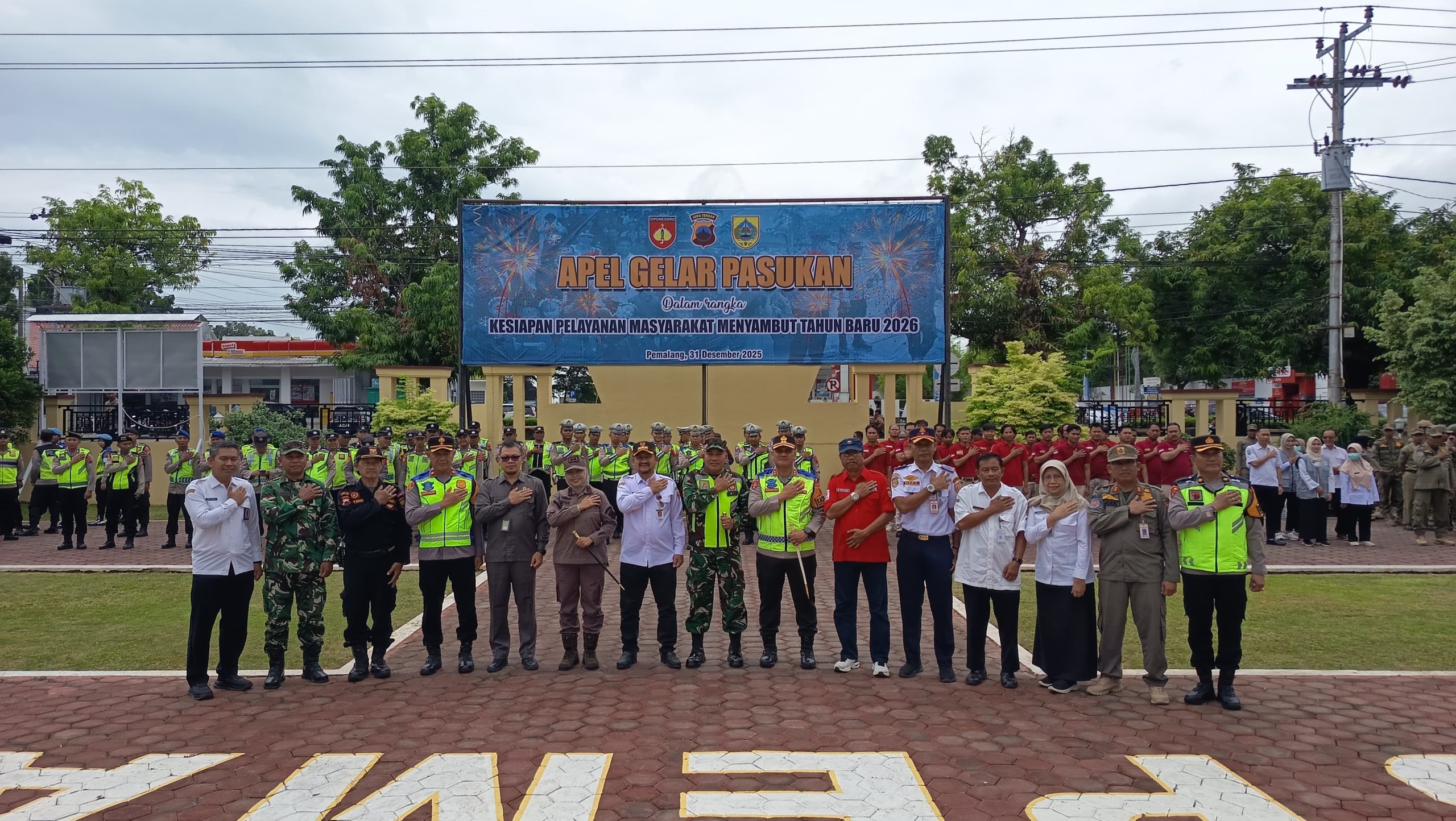 Dandim Pemalang Hadiri Apel Gelar Pasukan Kesiapan Pelayanan Masyarakat Sambut Tahun Baru 2026