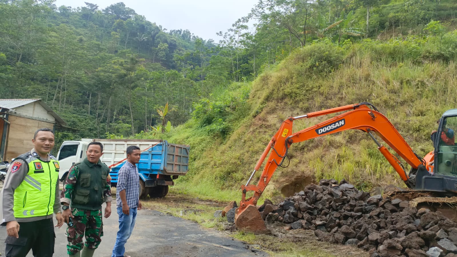 Dukung Program Nasional, Koramil 12/Watukumpul Hadiri Pembukaan Penyiapan Lahan KDKMP
