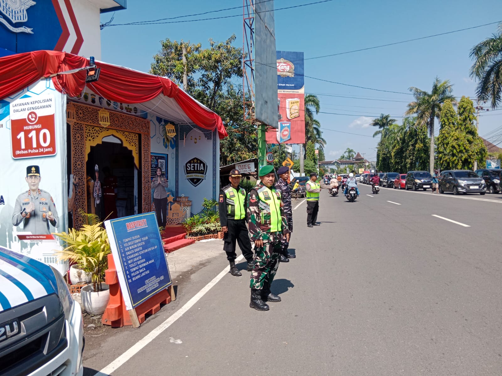 Babinsa Personel Pos PAM Kodim 0711/Pemalang Siaga Amankan Arus Mudik Lebaran 2026