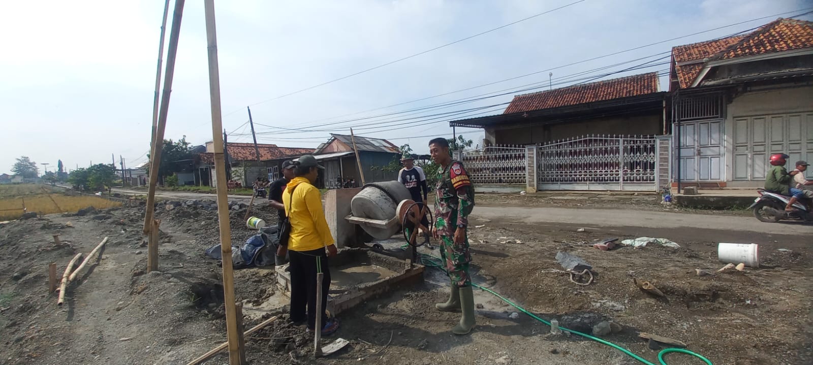Babinsa Dampingi Progres Pembangunan KDKMP Tambakrejo, Wujudkan Kemandirian Ekonomi Desa